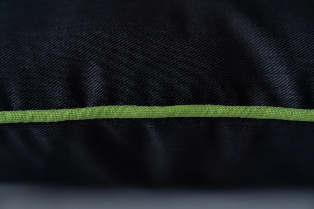 Yeşil Biyeli Gri Kanvas Kırlent Kılıfı